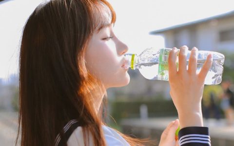 我们要通过他人来认识自己