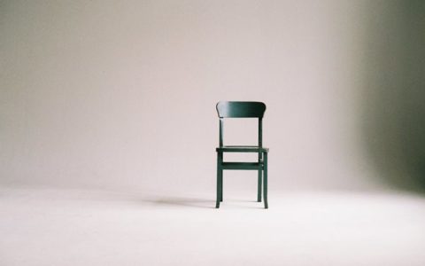 迎合讨好与回避抗拒他人